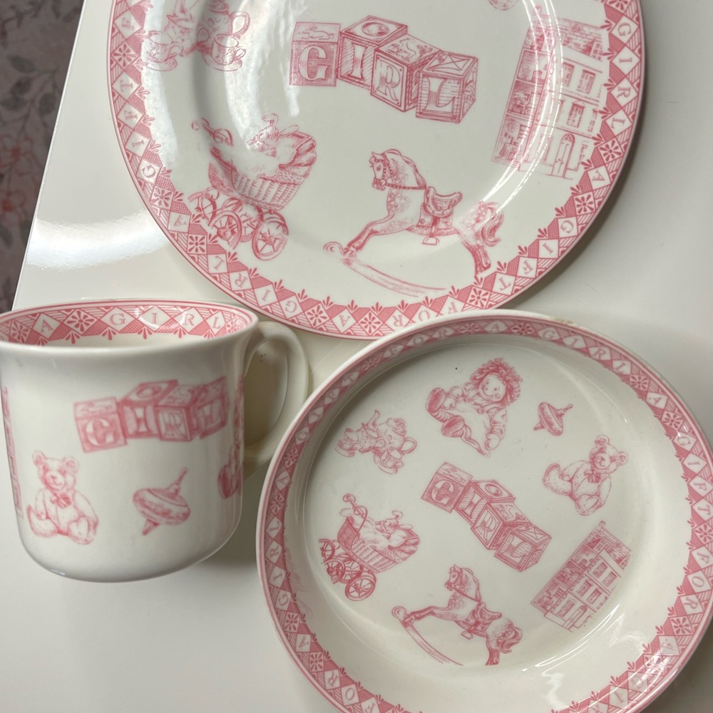 Vintage Pink Toy-Themed Dinnerware Set 🎀